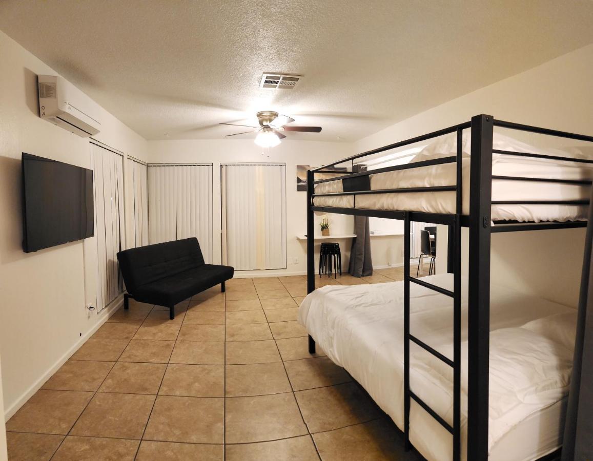 Centrally Located, 4X Queen, 300 Mbps Internet With Backyard! Hemet Exterior photo