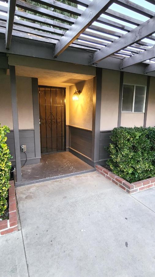 Centrally Located, 4X Queen, 300 Mbps Internet With Backyard! Hemet Exterior photo