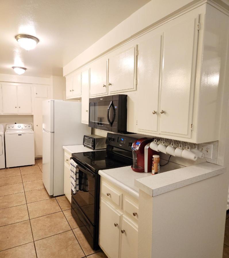 Centrally Located, 4X Queen, 300 Mbps Internet With Backyard! Hemet Exterior photo