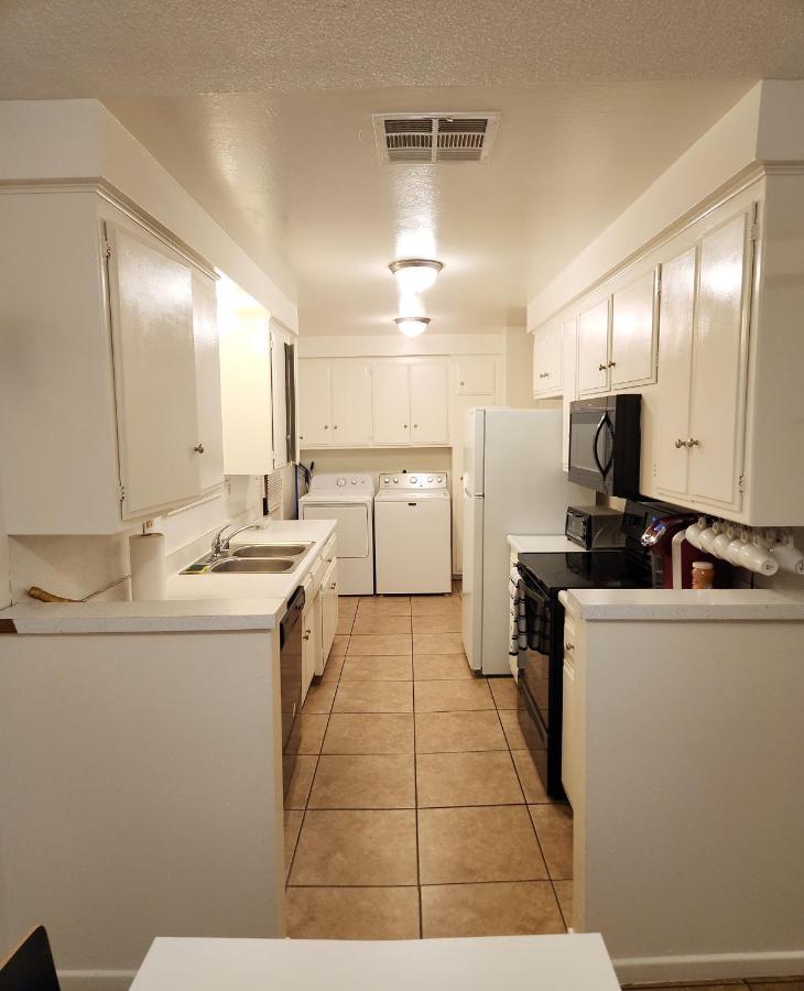 Centrally Located, 4X Queen, 300 Mbps Internet With Backyard! Hemet Exterior photo