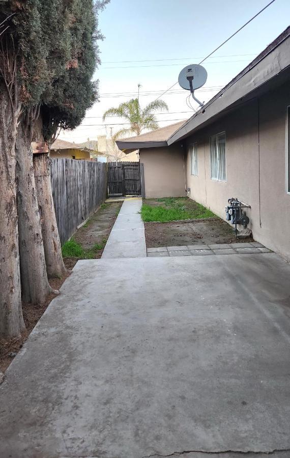 Centrally Located, 4X Queen, 300 Mbps Internet With Backyard! Hemet Exterior photo
