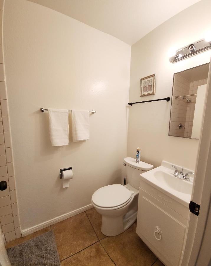 Centrally Located, 4X Queen, 300 Mbps Internet With Backyard! Hemet Exterior photo
