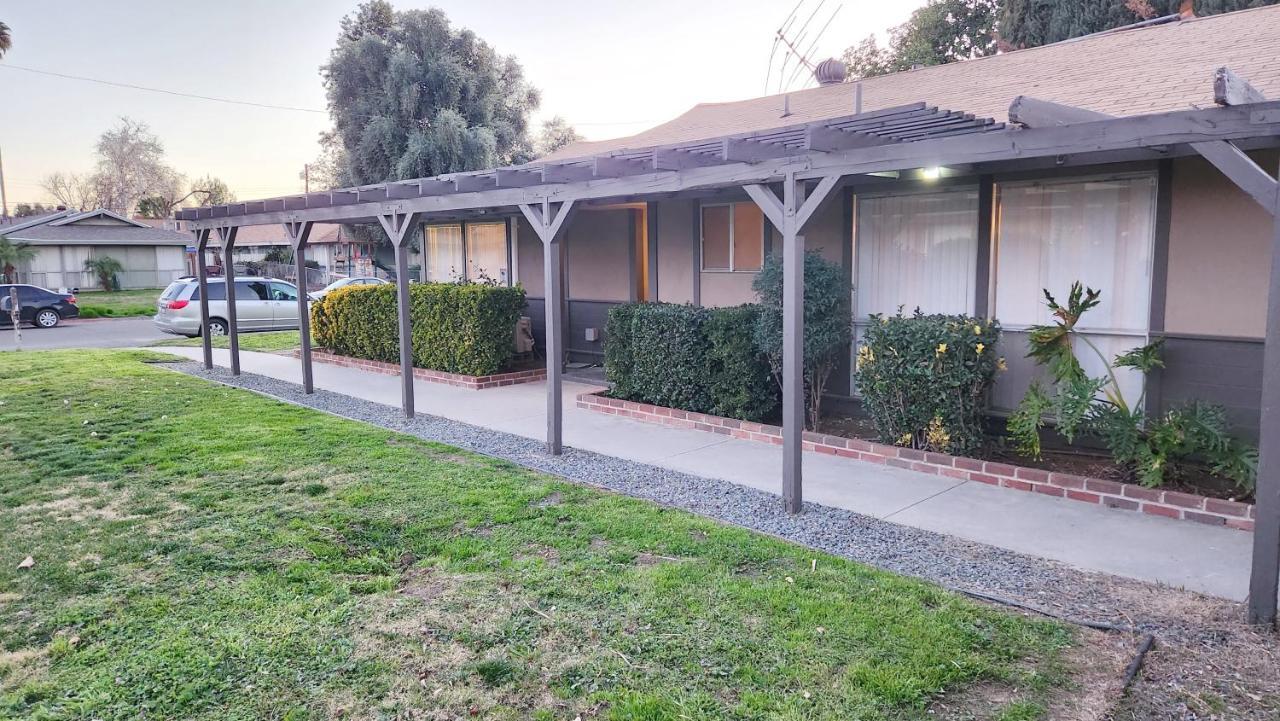 Centrally Located, 4X Queen, 300 Mbps Internet With Backyard! Hemet Exterior photo